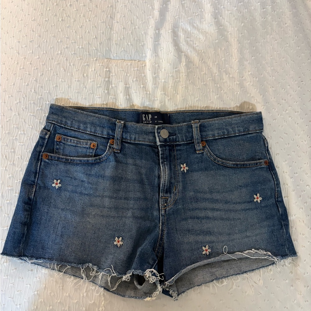 GAP Women's Floral Embroidered Jean Shorts
